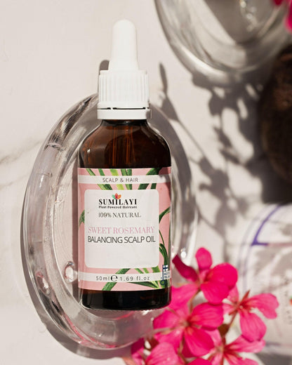 Sweet Rosemary Balancing Scalp Oil 50ml - Hiuspohjaa tasapainottava öljy - Laadukas Hair Oil, valmistaja: Sumilayi. Saatavilla verkkokaupassa Sumilayi. Katso lisää: Sweet Rosemary Balancing Scalp Oil 50ml - Hiuspohjaa tasapainottava öljy.